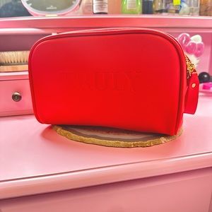 TRULY TOILETRY BAG NWT